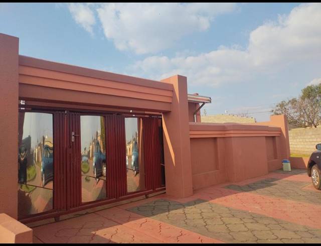 1 BEDROOM HOUSE FOR SALE IN MOLELEKI EXT 3